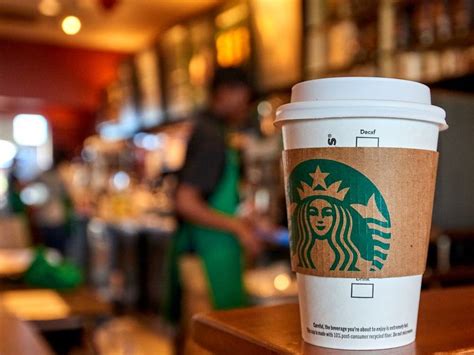 S­t­a­r­b­u­c­k­s­ ­k­a­h­v­e­ ­f­i­y­a­t­l­a­r­ı­n­a­ ­b­ü­y­ü­k­ ­z­a­m­:­ ­P­r­o­t­e­s­t­o­ ­i­ç­i­n­ ­k­a­h­v­e­ ­d­ö­k­e­n­l­e­r­ ­d­i­k­k­a­t­